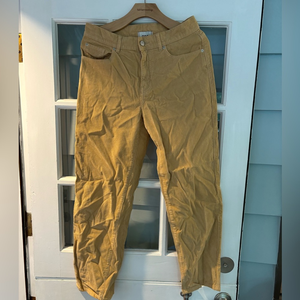 BDG Pegged Cowboy Corduroy Jeans in Gold size 28
